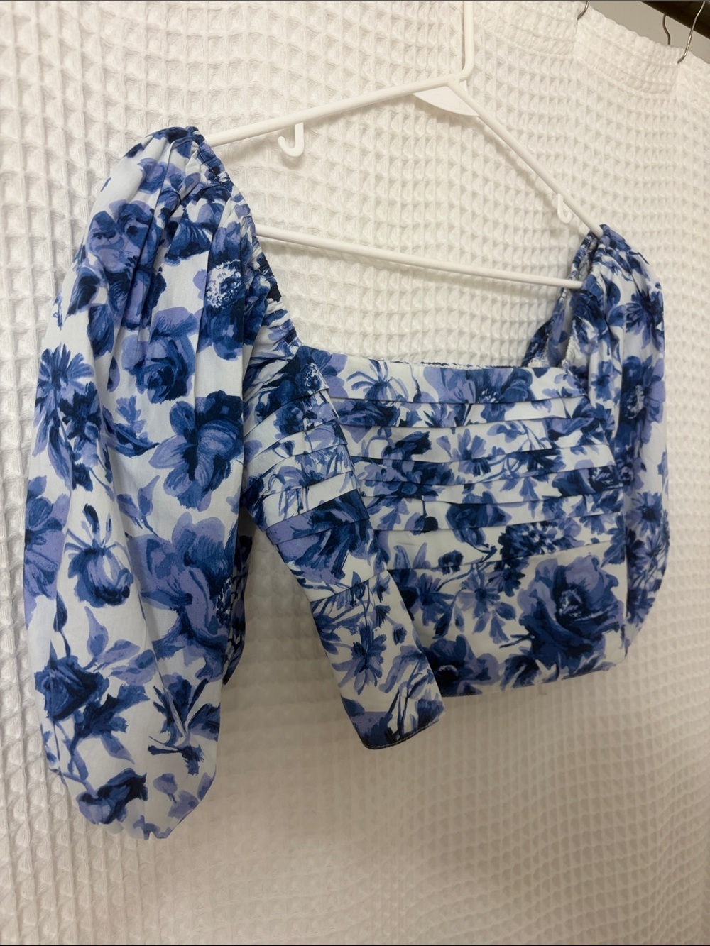 Abercrombie & Fitch Emerson Blue White Floral Crop Smocked Puff Sleeve Top Small - Picture 7 of 9
